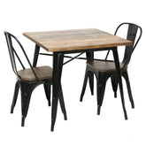 Fekete színű, fémből készült, fa fedlappal kialakított bisztróasztal.